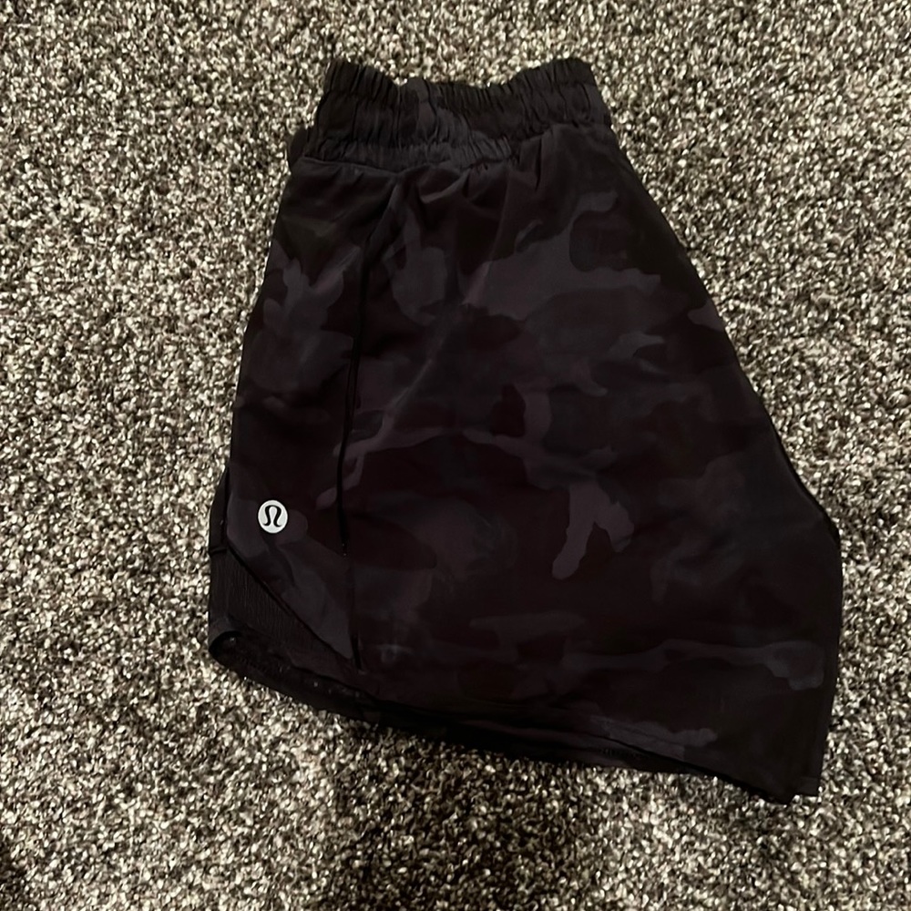 Lululemon Hotty Hot Short Lined 4” Shorts